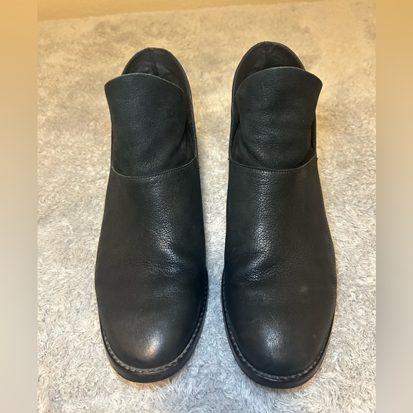 Eileen Fisher Vero Cuoio Slip-On Black Leather Ankle Booties Women’s, Size 9 - Picture 2 of 13